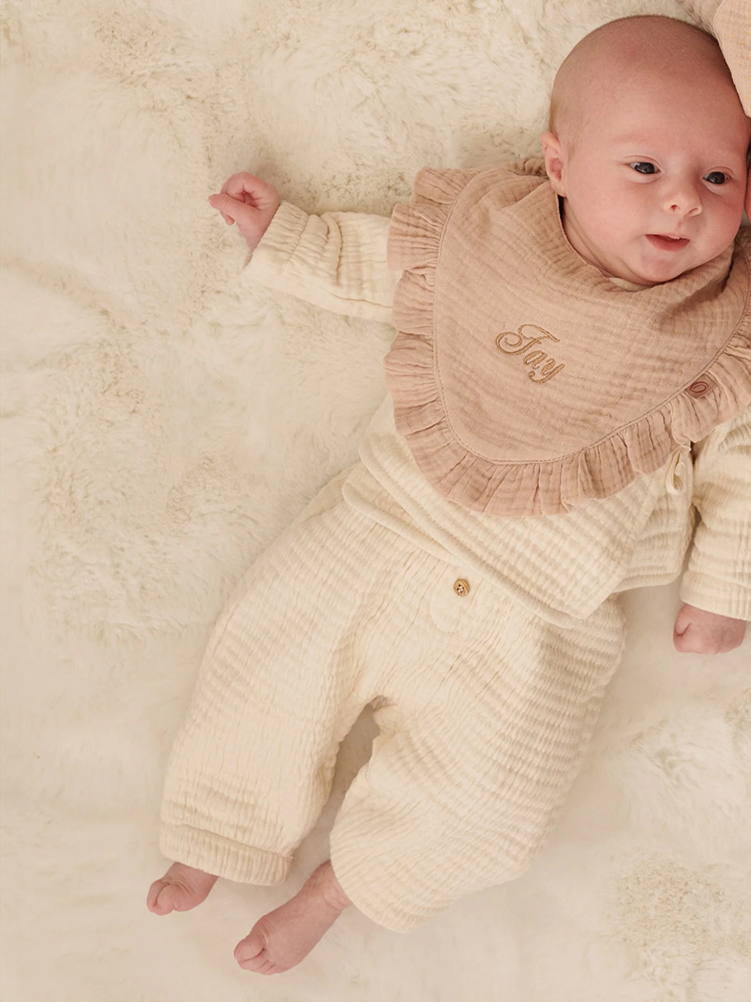 Slabbetje Ruffle Mocca